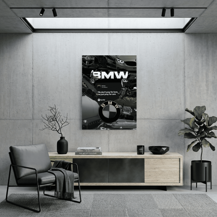 Картина на металі з автомобілем BMW: Стиль та швидкість